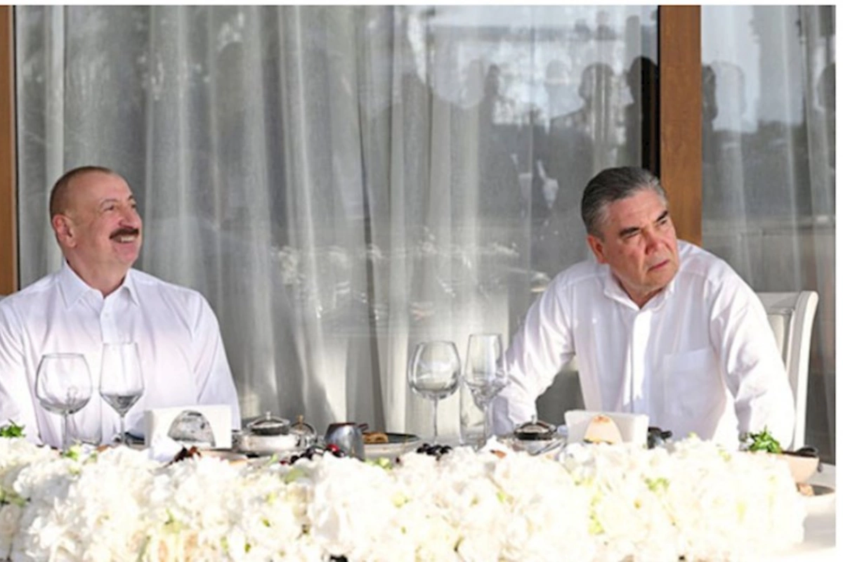 Liderlər nahar süfrəsində...