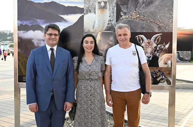 Leyla Əliyeva “Milli Parklar — Azərbaycanın 12 Möcüzəsi” fotosərgisinin açılışında (FOTOLAR) Leyla Əliyeva “Milli Parklar — Azərbaycanın 12 Möcüzəsi” fotosərgisinin açılışında (FOTOLAR)