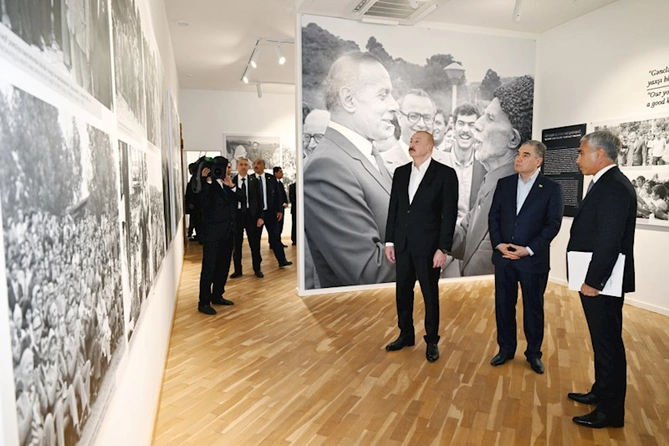Güllələnmiş heykəllərə baxdılar — FOTOLAR (YENİLƏNİB) Güllələnmiş heykəllərə baxdılar — FOTOLAR (YENİLƏNİB)