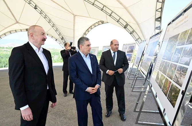 İlham Əliyev və Qurbanqulu Berdiməhəmmədov Füzuli şəhərinin dağıdılmış yerlərinə baxıblar — FOTOLAR