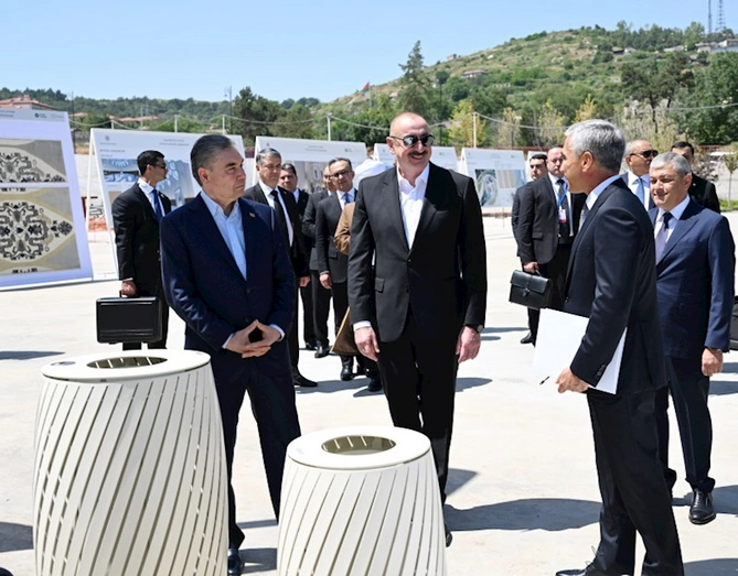 İlham Əliyev və Qurbanqulu Berdiməhəmmədov Yeni Şuşa məscidində tikinti işləri ilə tanış oldu — FOTOLAR