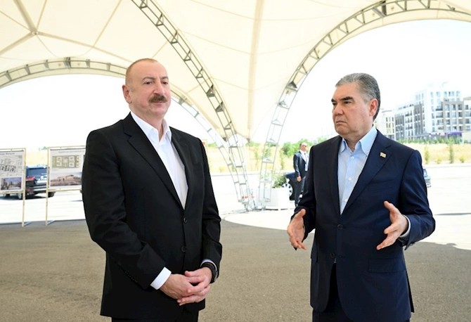 İlham Əliyev və Qurbanqulu Berdiməhəmmədov Füzuli şəhərinin dağıdılmış yerlərinə baxıblar — FOTOLAR