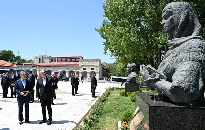 Güllələnmiş heykəllərə baxdılar — FOTOLAR (YENİLƏNİB) Güllələnmiş heykəllərə baxdılar — FOTOLAR (YENİLƏNİB)