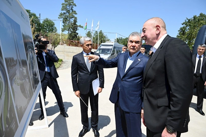 İlham Əliyev və Qurbanqulu Berdiməhəmmədov Yeni Şuşa məscidində tikinti işləri ilə tanış oldu — FOTOLAR