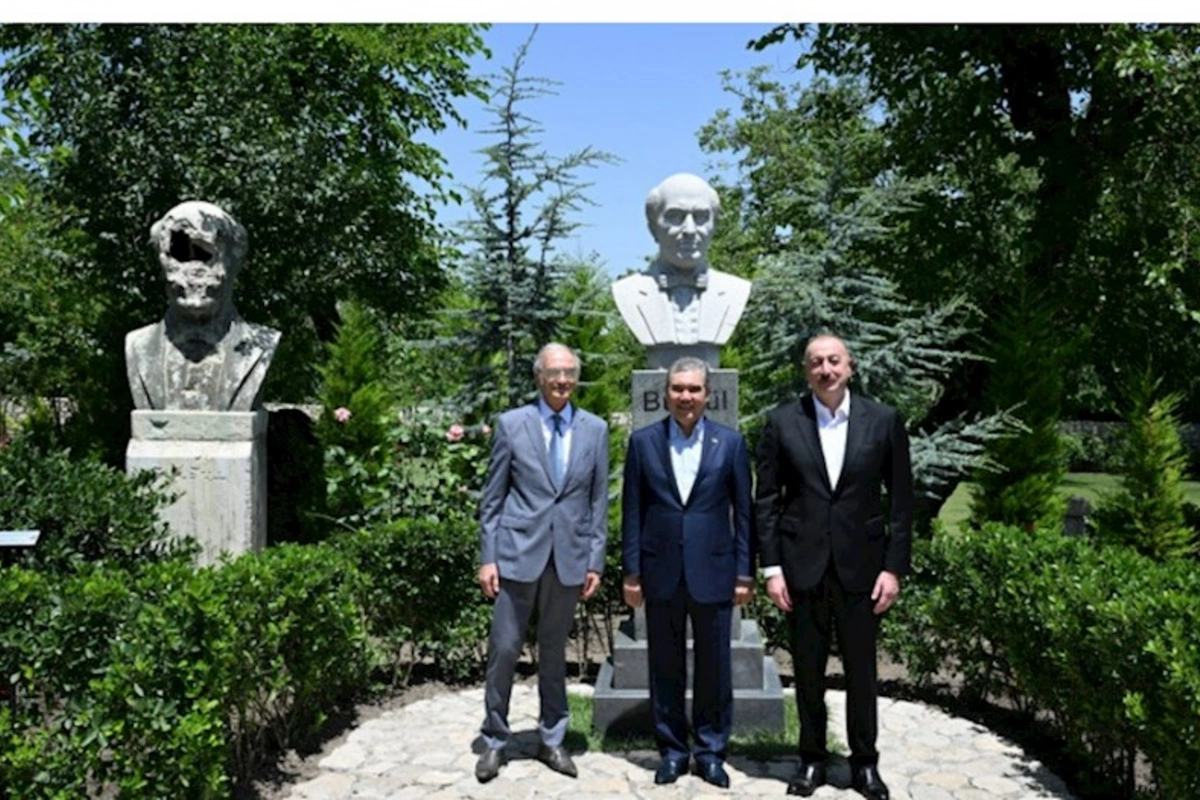 İlham Əliyev və Qurbanqulu Berdiməhəmmədov Şuşada Bülbülün ev-muzeyində olublar