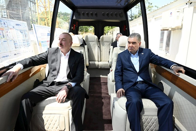 Güllələnmiş heykəllərə baxdılar — FOTOLAR (YENİLƏNİB) Güllələnmiş heykəllərə baxdılar — FOTOLAR (YENİLƏNİB)