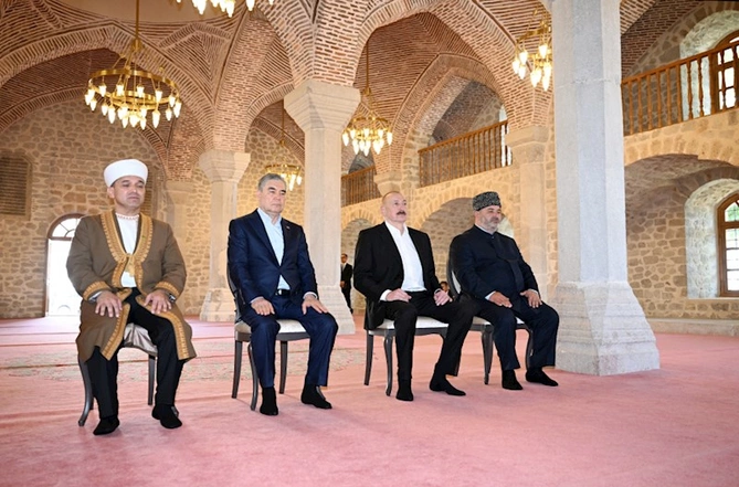 Şuşada məsciddə dua etdilər — FOTOLAR