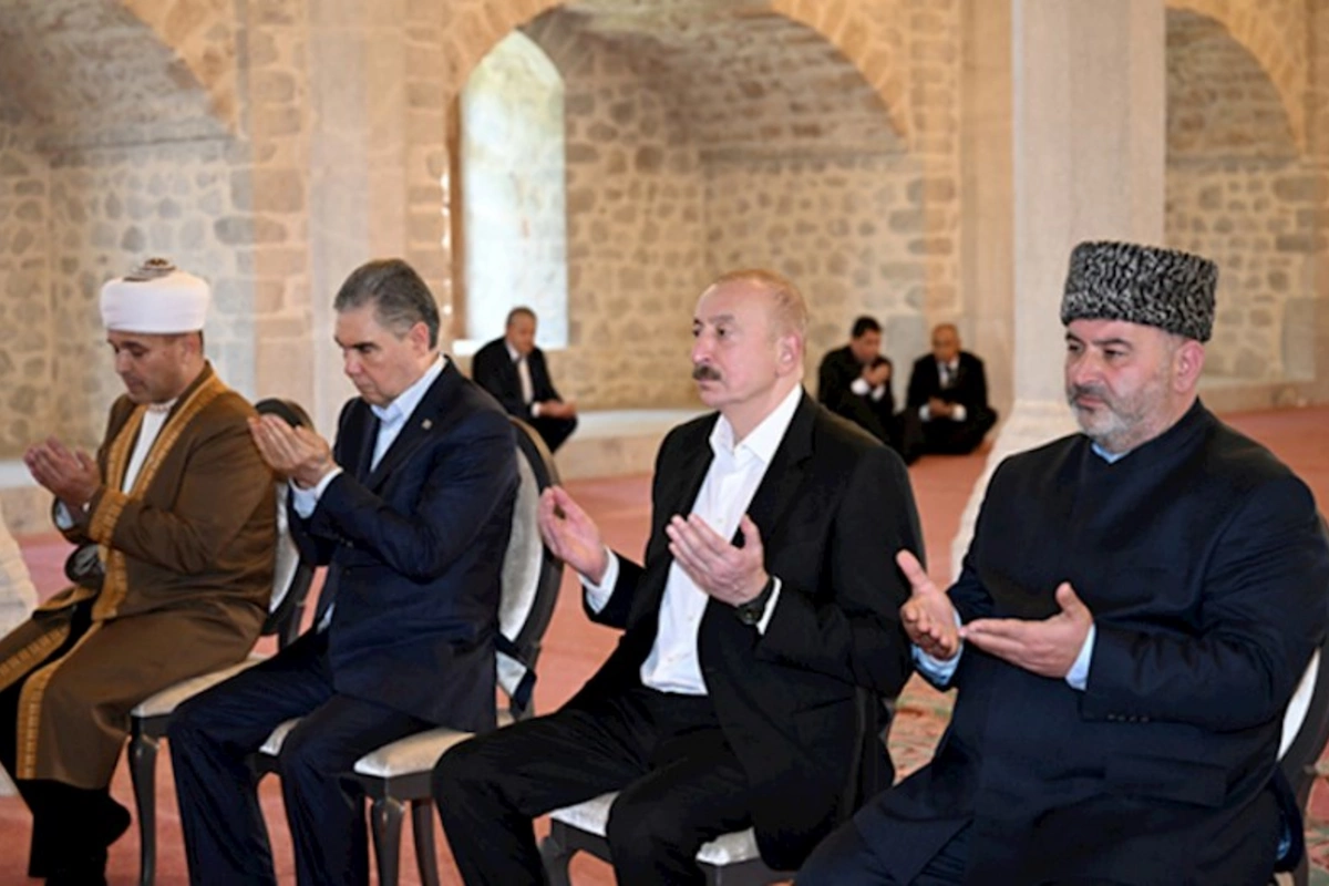 Şuşada məsciddə dua etdilər — FOTOLAR