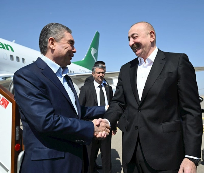 İlham Əliyev Füzulidə Qurbanqulu Berdiməhəmmədovu qarşıladı — FOTOLAR İlham Əliyev Füzulidə Qurbanqulu Berdiməhəmmədovu qarşıladı — FOTOLAR