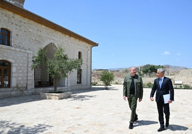 Prezident Qiyaslı kəndində məscidin açılışında — FOTOLAR