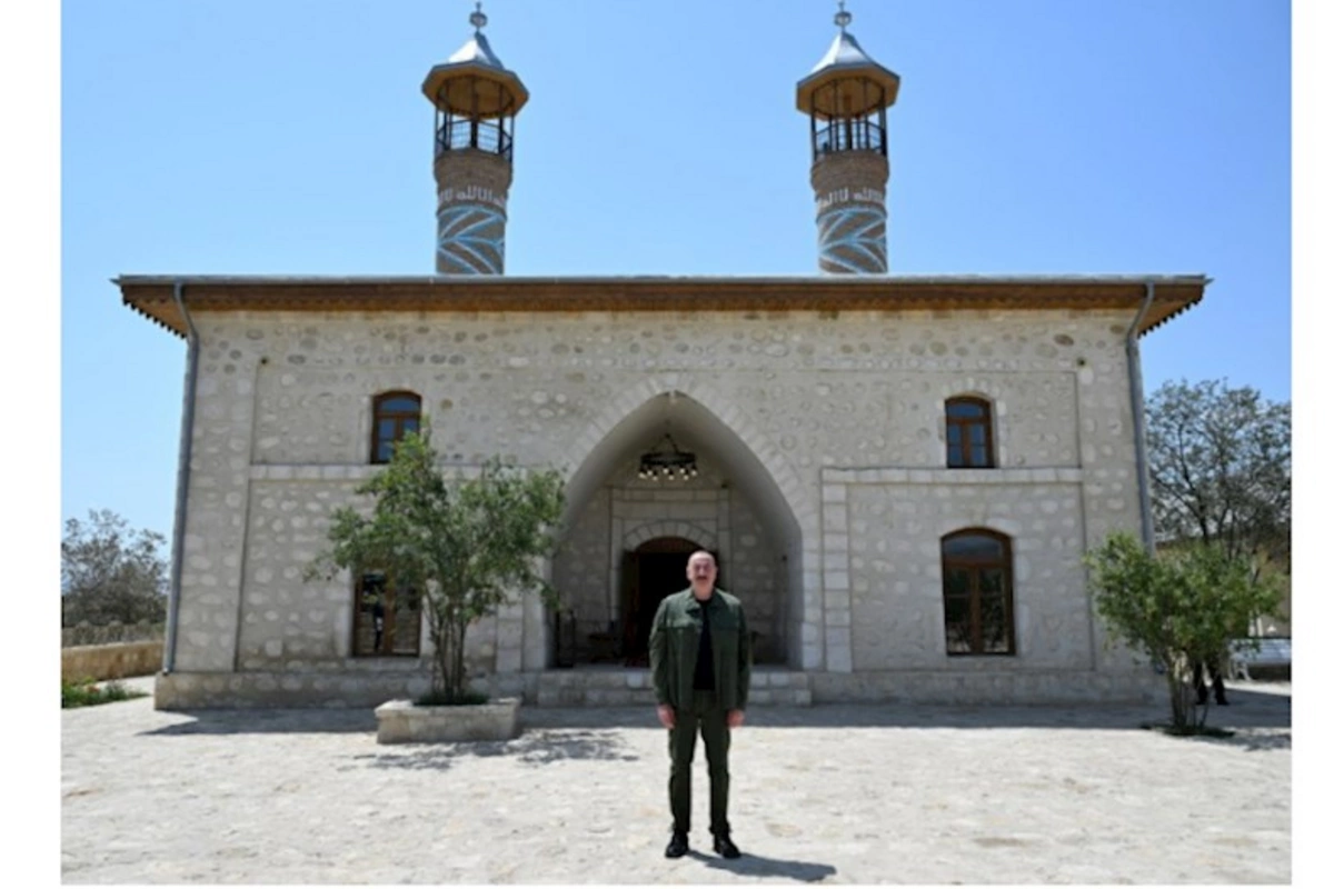 Prezident Qiyaslı kəndində məscidin açılışında — FOTOLAR