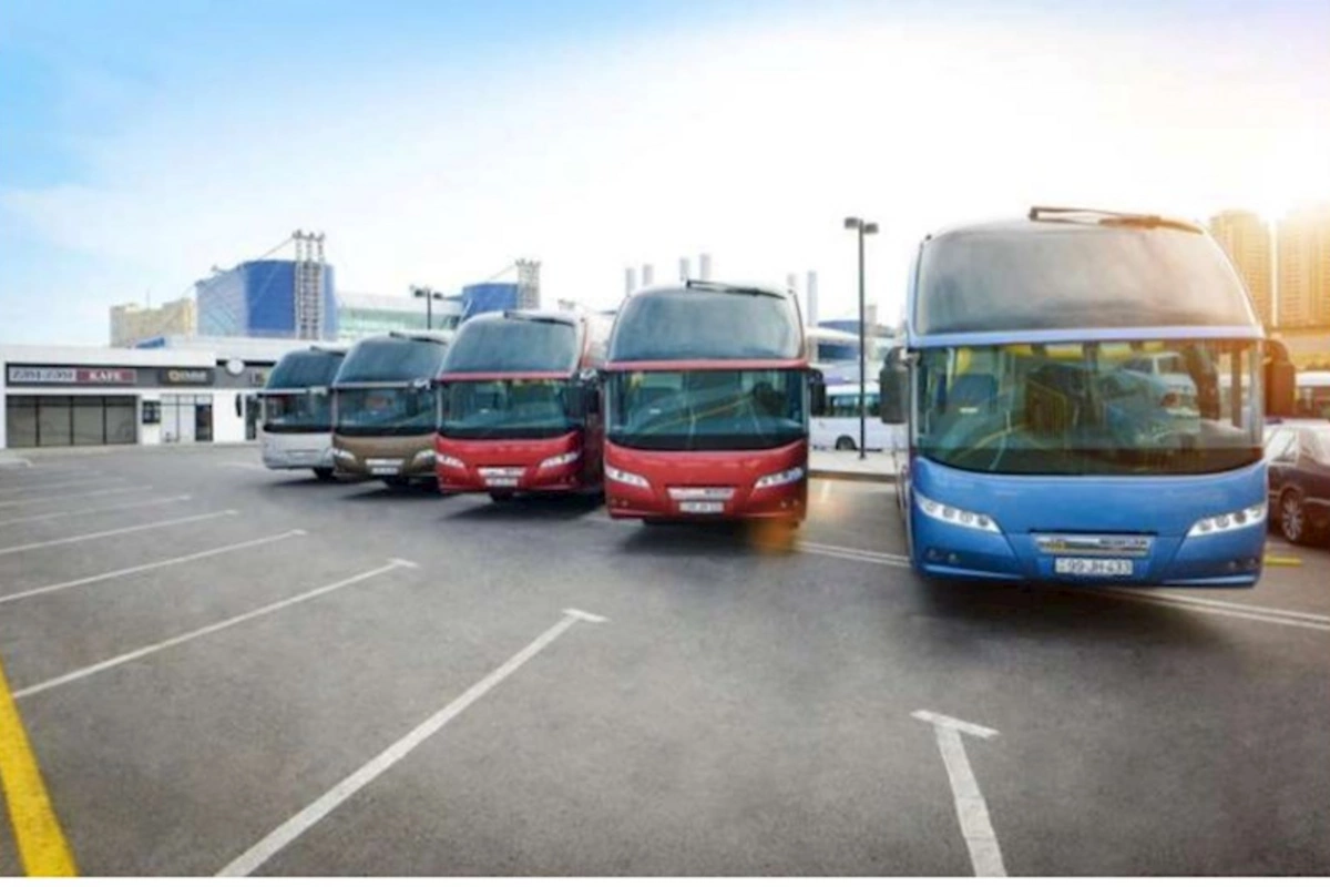 Bu şəhərdən Kəlbəcər və Ağdərəyə avtobus reysləri açılır