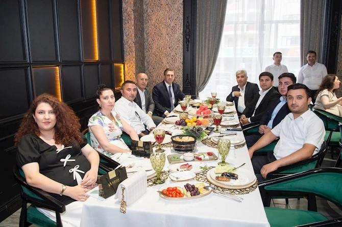 ADSEA jurnalistlərin 150 illik yubiley bayramını belə təbrik etdi — FOTOLAR ADSEA jurnalistlərin 150 illik yubiley bayramını belə təbrik etdi — FOTOLAR