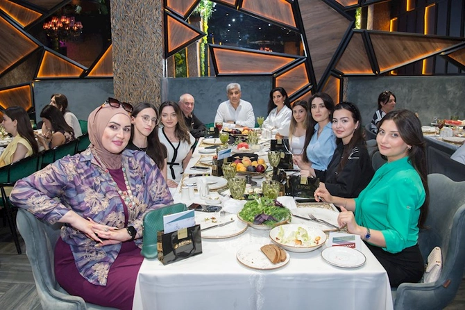 ADSEA jurnalistlərin 150 illik yubiley bayramını belə təbrik etdi — FOTOLAR ADSEA jurnalistlərin 150 illik yubiley bayramını belə təbrik etdi — FOTOLAR