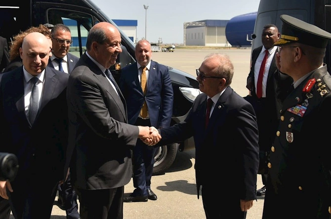 Şimali Kipr Prezidenti Azərbaycana gəldi — FOTOLAR Şimali Kipr Prezidenti Azərbaycana gəldi — FOTOLAR