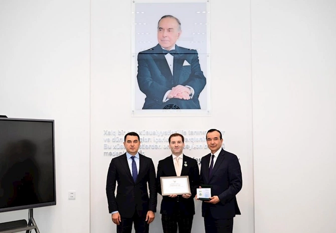 Əməkdar artist Sahib Paşazadə “Özbəkistanın mədəniyyət elçisi” medalı ilə təltif edilib — FOTOLAR Əməkdar artist Sahib Paşazadə “Özbəkistanın mədəniyyət elçisi” medalı ilə təltif edilib — FOTOLAR