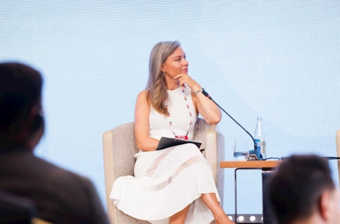 “İnnovativ yanaşmalar: Rəqəmsal dövrdə media savadlılığı” mövzusunda ilk panel sessiya keçirilib — FOTOLAR