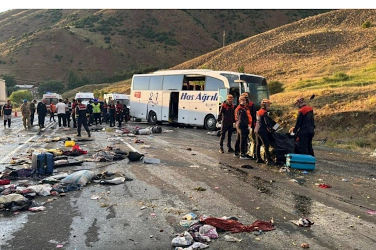 Türkiyədə avtobus qəzası: Ölən və yaralananlar var