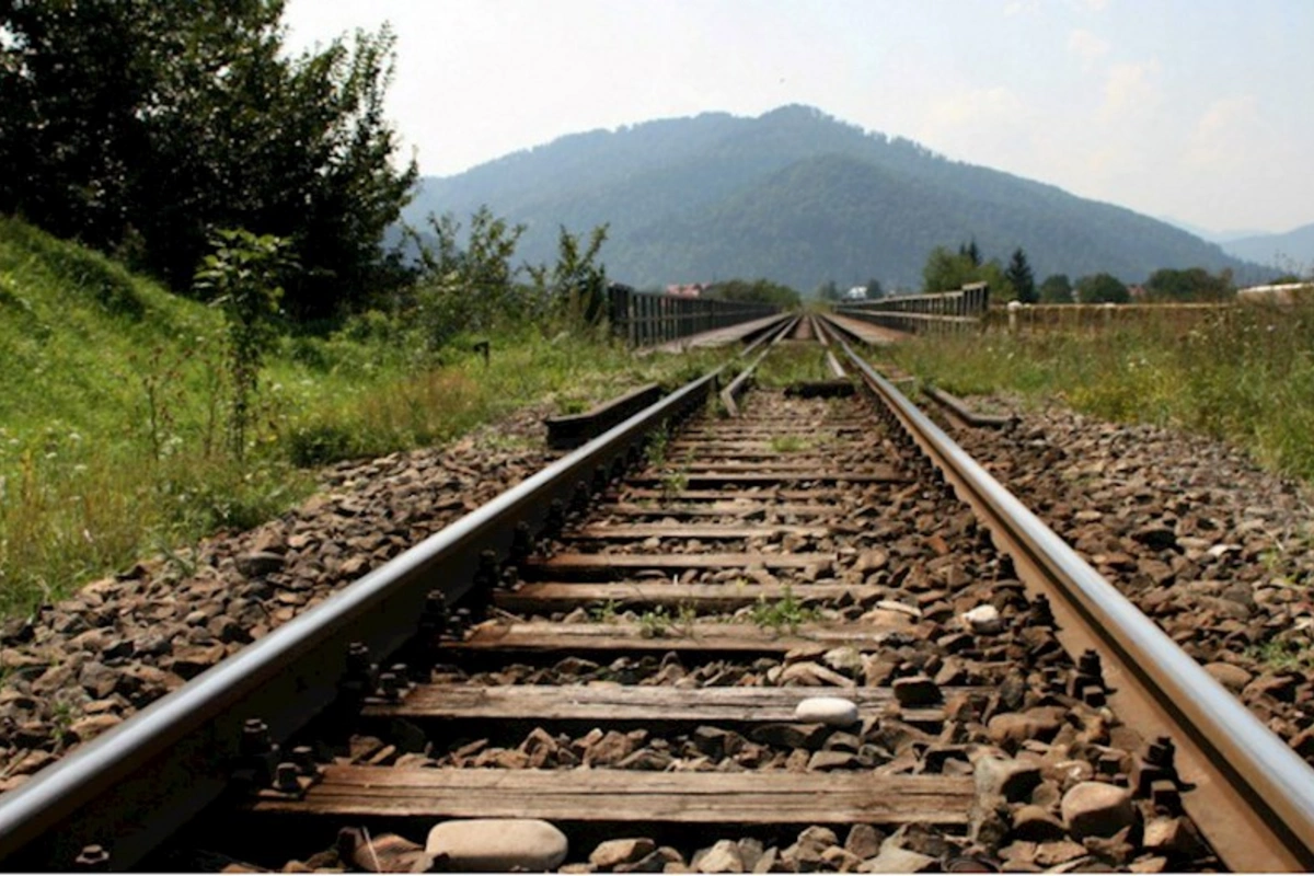 Ermənistan Zəngəzurda 42 km-lik dəmir yolu tikəcək?