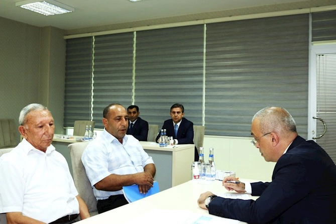 Dövlət Su Ehtiyatları Agentliyinin sədri Beyləqanda vətəndaşlarla görüşüb — FOTOLAR Dövlət Su Ehtiyatları Agentliyinin sədri Beyləqanda vətəndaşlarla görüşüb — FOTOLAR
