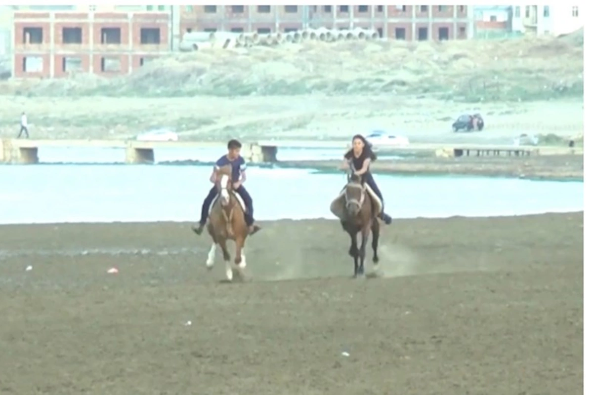 Dənizdə at sürənlərin NƏZƏRİNƏ