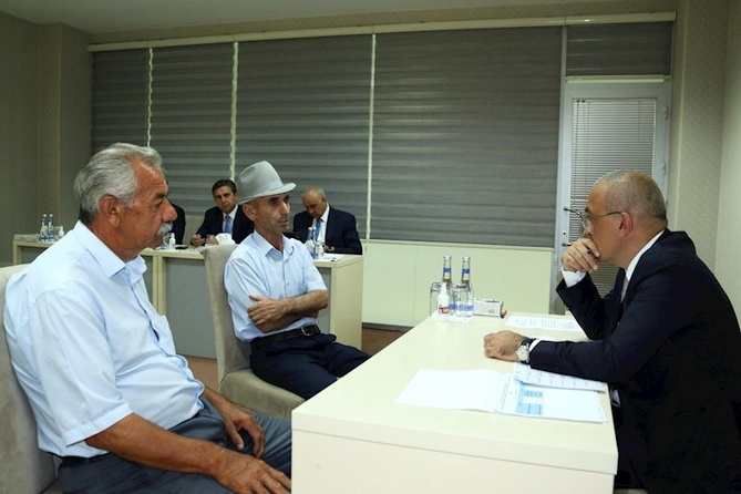 Dövlət Su Ehtiyatları Agentliyinin sədri Beyləqanda vətəndaşlarla görüşüb — FOTOLAR Dövlət Su Ehtiyatları Agentliyinin sədri Beyləqanda vətəndaşlarla görüşüb — FOTOLAR