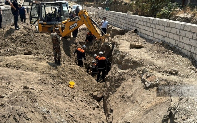 Sumqayıtda tikintidə fəhlə torpaq uçqunu altında qalaraq ölüb — FOTOLAR (YENİLƏNİB)