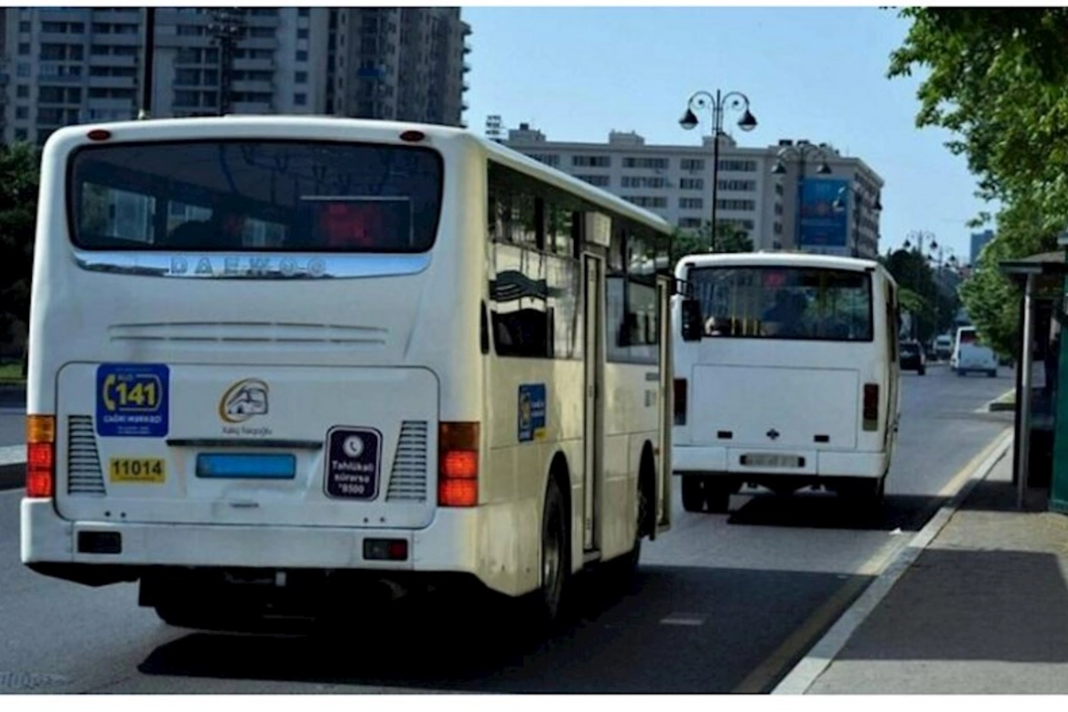 Bakıda iki sərnişin avtobusu toqquşdu