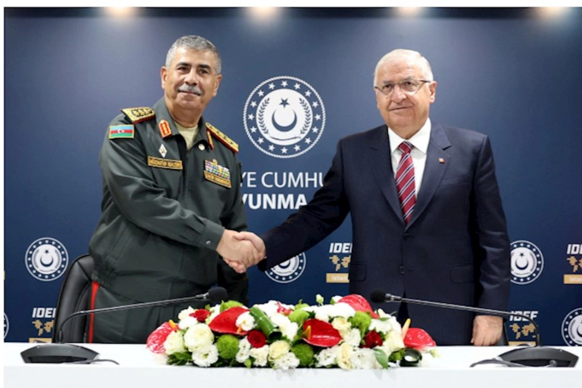 Azərbaycan və Türkiyə müdafiə nazirləri görüşüb, memorandum imzalanıb