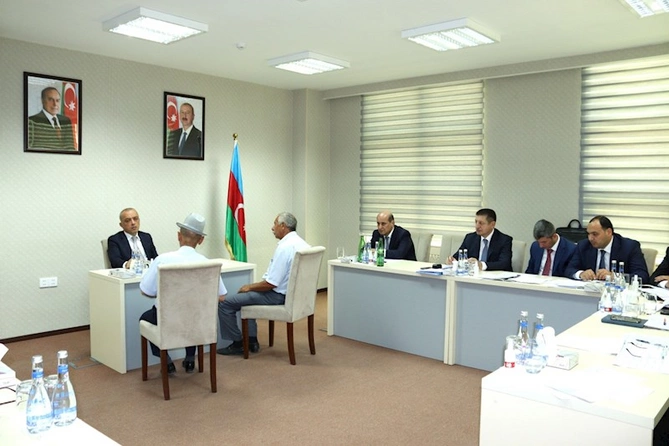 Dövlət Su Ehtiyatları Agentliyinin sədri Beyləqanda vətəndaşlarla görüşüb — FOTOLAR Dövlət Su Ehtiyatları Agentliyinin sədri Beyləqanda vətəndaşlarla görüşüb — FOTOLAR