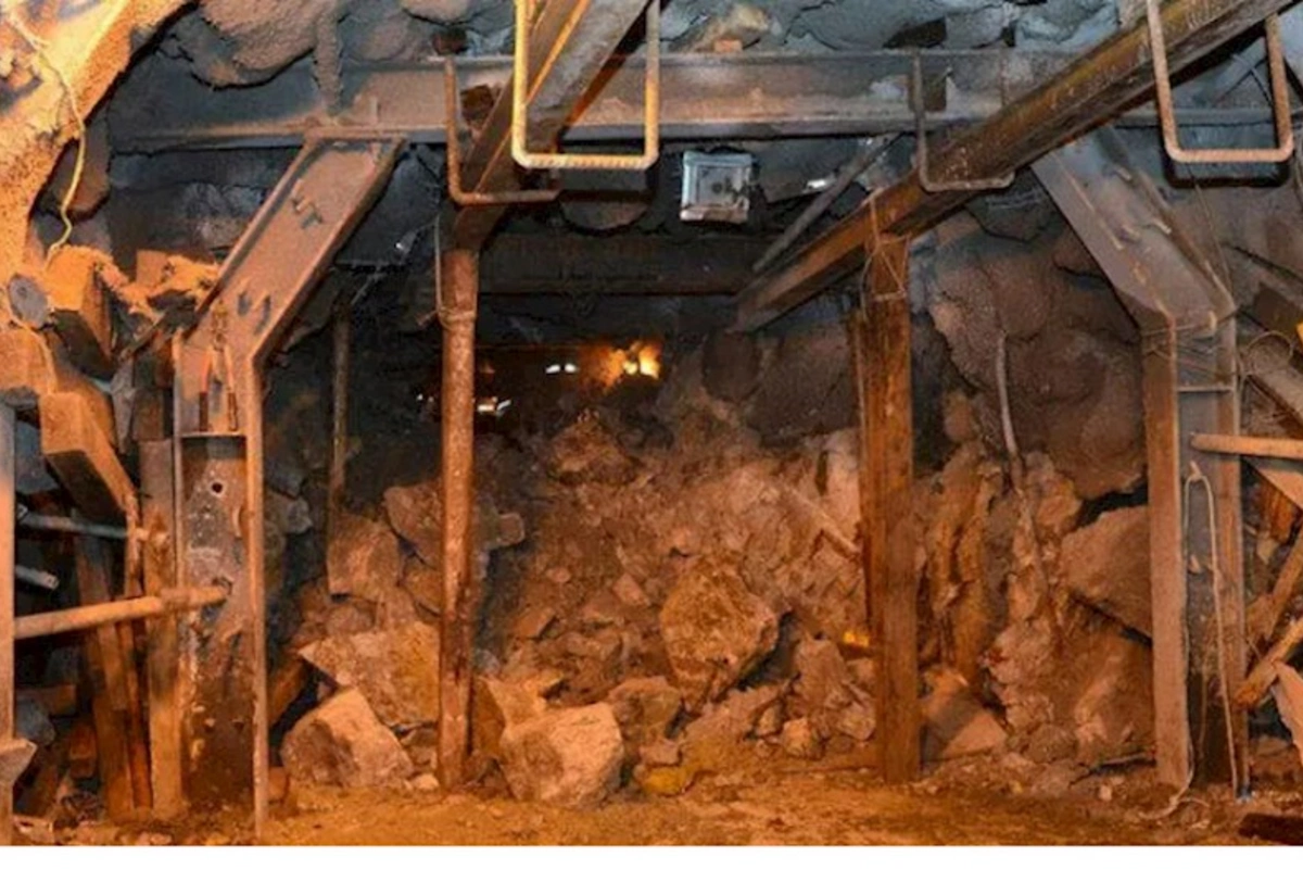 Sumqayıtda tikintidə fəhlə torpaq uçqunu altında qalaraq ölüb — FOTOLAR (YENİLƏNİB)