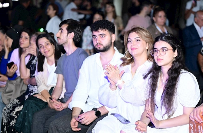 Tarix, poeziya və musiqi: Şuşada unudulmaz axşam — FOTOLAR Tarix, poeziya və musiqi: Şuşada unudulmaz axşam — FOTOLAR