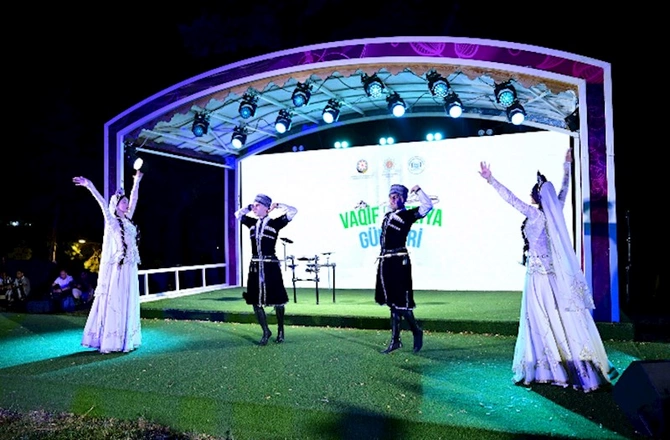 Tarix, poeziya və musiqi: Şuşada unudulmaz axşam — FOTOLAR Tarix, poeziya və musiqi: Şuşada unudulmaz axşam — FOTOLAR