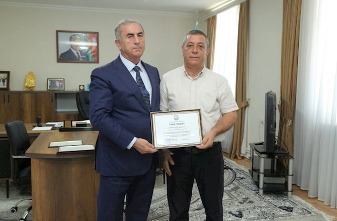 İcra başçısı bir qrup mətbuat və media nümayəndəsi ilə görüş keçirdi — FOTOLAR İcra başçısı bir qrup mətbuat və media nümayəndəsi ilə görüş keçirdi — FOTOLAR