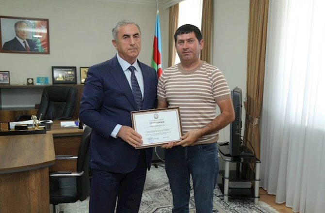 İcra başçısı bir qrup mətbuat və media nümayəndəsi ilə görüş keçirdi — FOTOLAR İcra başçısı bir qrup mətbuat və media nümayəndəsi ilə görüş keçirdi — FOTOLAR