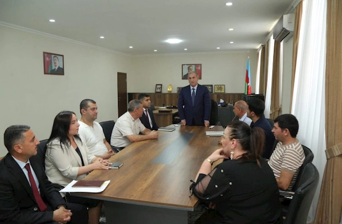 İcra başçısı bir qrup mətbuat və media nümayəndəsi ilə görüş keçirdi — FOTOLAR İcra başçısı bir qrup mətbuat və media nümayəndəsi ilə görüş keçirdi — FOTOLAR