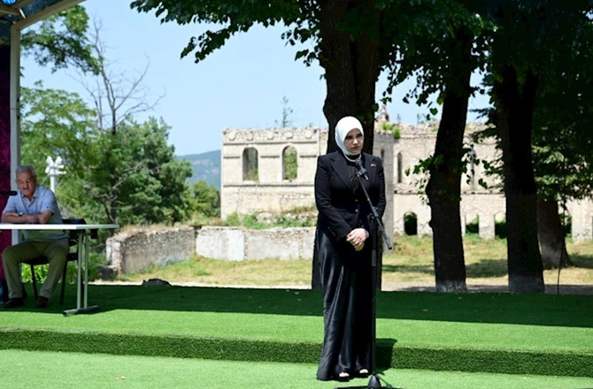 Şuşada Xalq yazıçısı Anarın kitabının təqdimatı olub, poeziya saatı keçirilib — FOTOLAR
