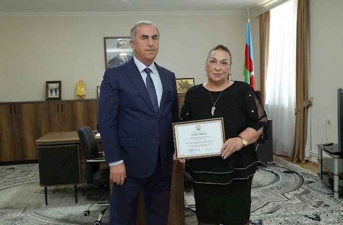 İcra başçısı bir qrup mətbuat və media nümayəndəsi ilə görüş keçirdi — FOTOLAR İcra başçısı bir qrup mətbuat və media nümayəndəsi ilə görüş keçirdi — FOTOLAR