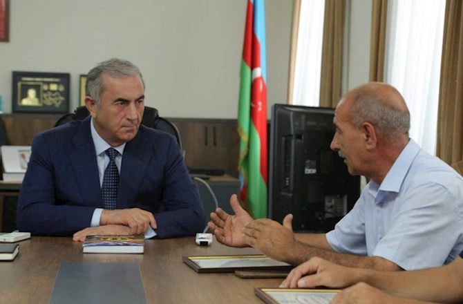 İcra başçısı bir qrup mətbuat və media nümayəndəsi ilə görüş keçirdi — FOTOLAR İcra başçısı bir qrup mətbuat və media nümayəndəsi ilə görüş keçirdi — FOTOLAR
