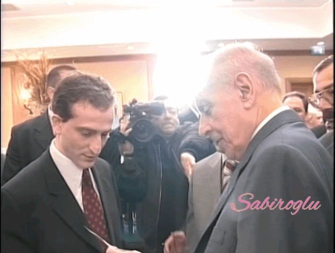 “Dedilər sən mənim qohumumsan…” — 23 il əvvəl Heydər Əliyevin baş redaktorlarla maraqlı söhbəti (VİDEO/FOTOLAR)
