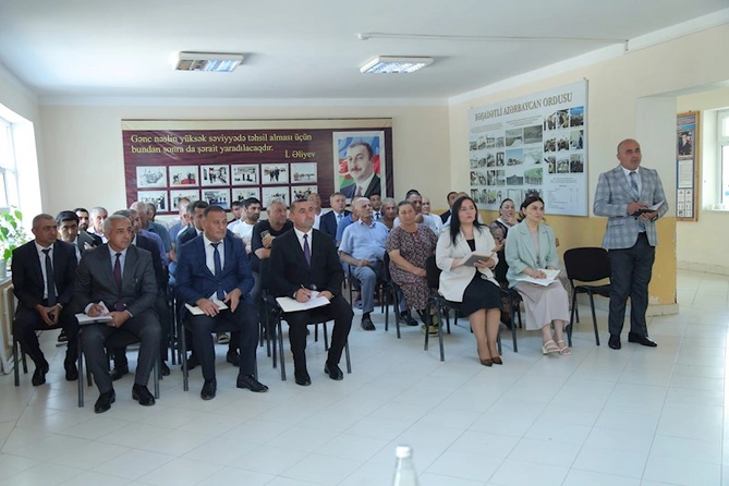 Hacıqabulun İkinci Meyniman kəndində səyyar qəbul-görüş keçirildi — FOTOLAR Hacıqabulun İkinci Meyniman kəndində səyyar qəbul-görüş keçirildi — FOTOLAR