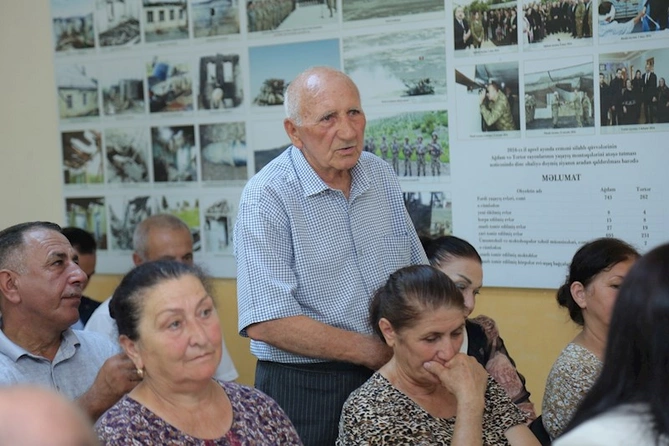 Hacıqabulun İkinci Meyniman kəndində səyyar qəbul-görüş keçirildi — FOTOLAR Hacıqabulun İkinci Meyniman kəndində səyyar qəbul-görüş keçirildi — FOTOLAR