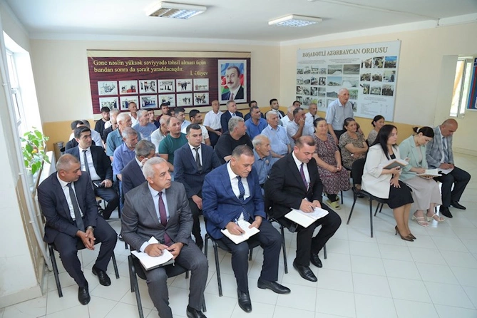 Hacıqabulun İkinci Meyniman kəndində səyyar qəbul-görüş keçirildi — FOTOLAR Hacıqabulun İkinci Meyniman kəndində səyyar qəbul-görüş keçirildi — FOTOLAR