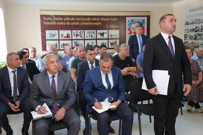 Hacıqabulun İkinci Meyniman kəndində səyyar qəbul-görüş keçirildi — FOTOLAR Hacıqabulun İkinci Meyniman kəndində səyyar qəbul-görüş keçirildi — FOTOLAR