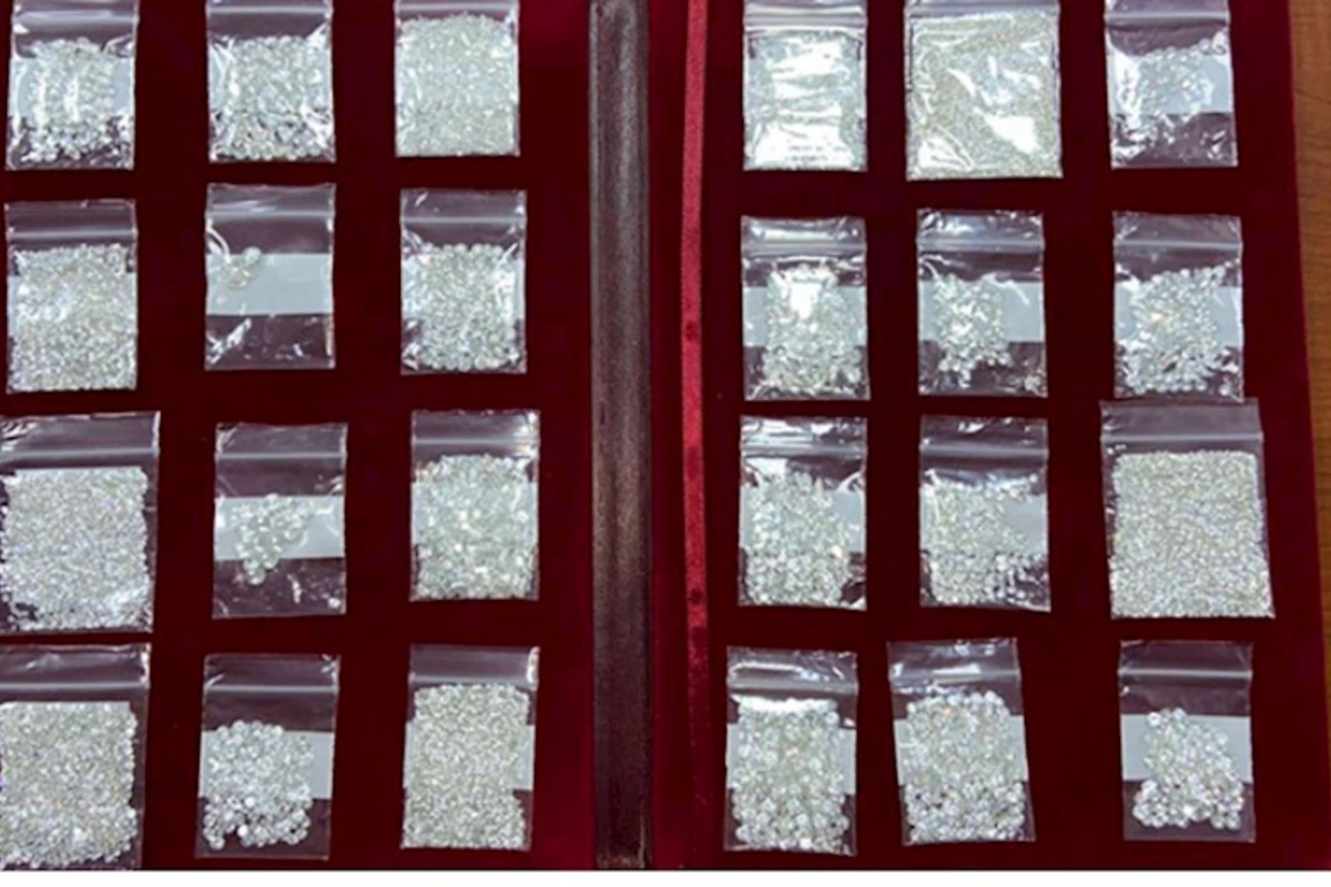 Dubaydan Bakıya özü ilə 700 karat brilyant gətirdi