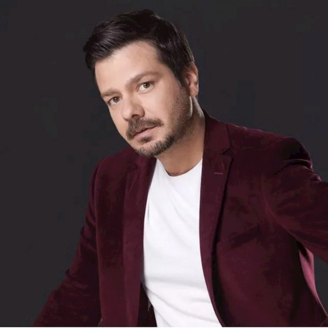 Məşhur aktyor Arka sokaklara qayıdır — FOTO Məşhur aktyor Arka sokaklara qayıdır — FOTO