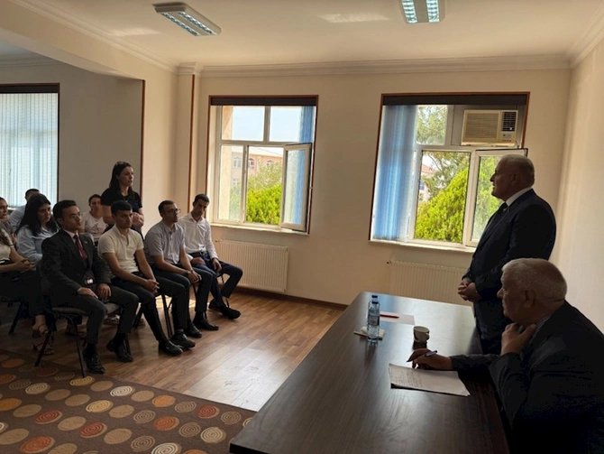 Milli Məclisin deputatı Vüqar Rəhimzadə Culfada seçiciləri ilə növbəti görüşünü keçirib — FOTOLAR Milli Məclisin deputatı Vüqar Rəhimzadə Culfada seçiciləri ilə növbəti görüşünü keçirib — FOTOLAR