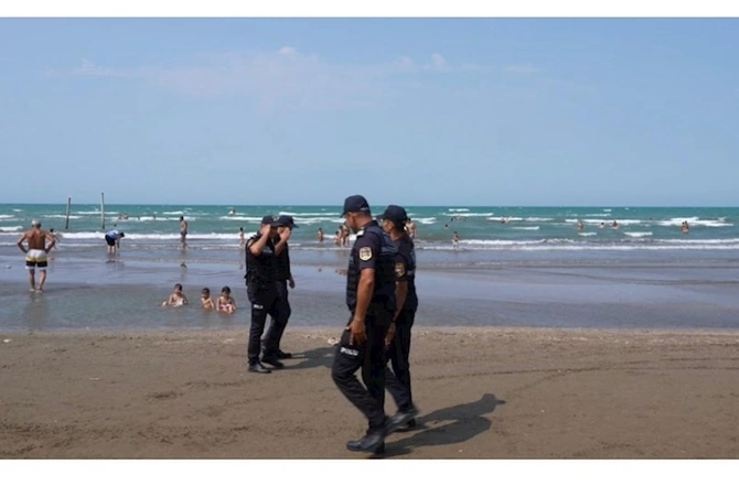 Polis çimərliklərdə profilaktik tədbirləri davam etdirir — VİDEO/FOTOLAR Polis çimərliklərdə profilaktik tədbirləri davam etdirir — VİDEO/FOTOLAR