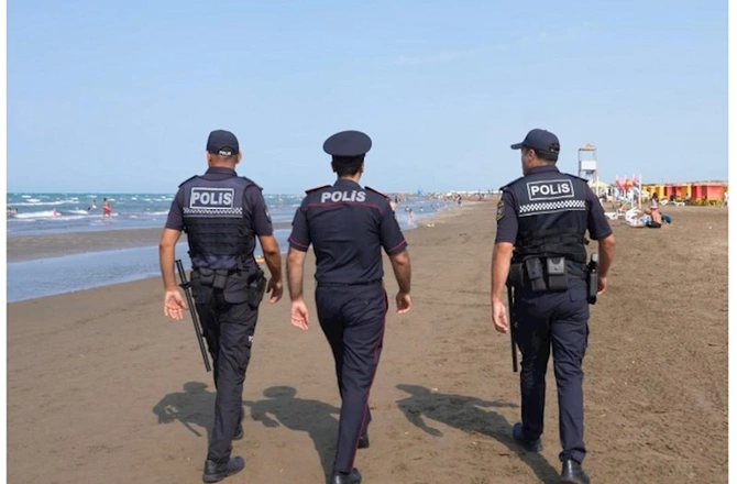 Polis çimərliklərdə profilaktik tədbirləri davam etdirir — VİDEO/FOTOLAR Polis çimərliklərdə profilaktik tədbirləri davam etdirir — VİDEO/FOTOLAR