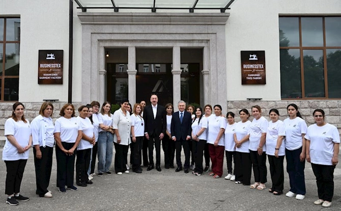 Prezidentləri Xankəndidəki Businesstex JV tikiş fabrikinin fəaliyyəti ilə tanış oldu — FOTOLAR Prezidentləri Xankəndidəki Businesstex JV tikiş fabrikinin fəaliyyəti ilə tanış oldu — FOTOLAR